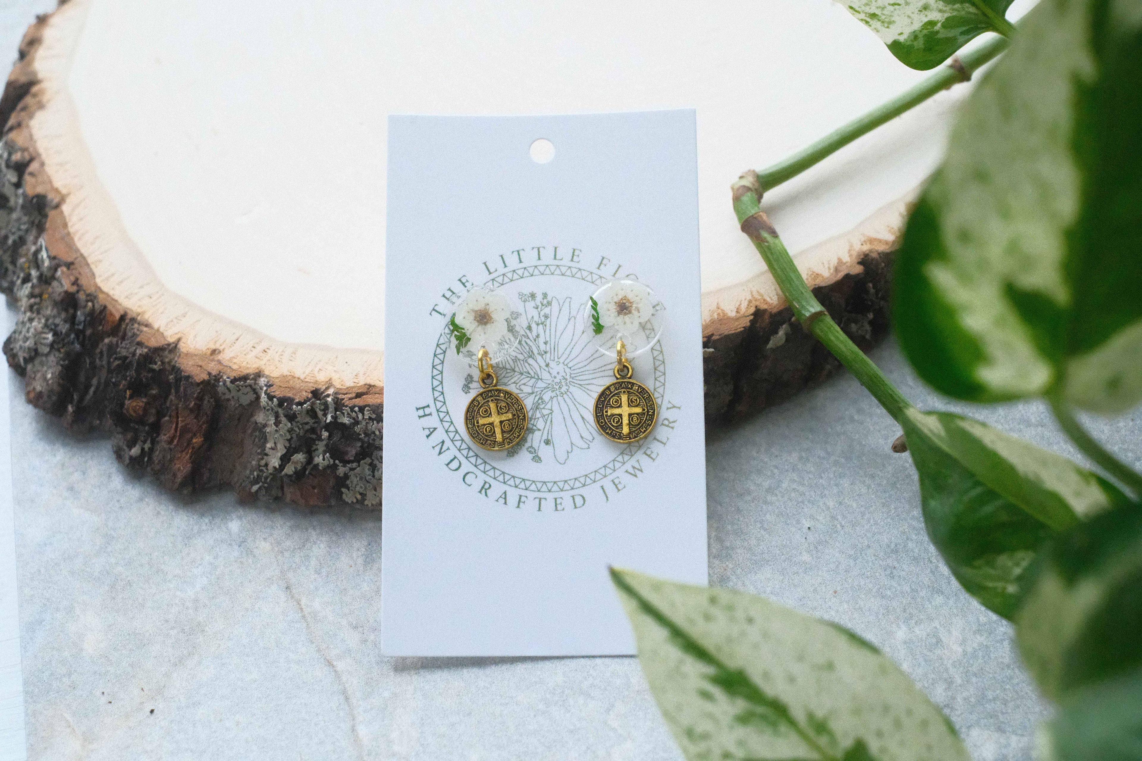 Studs Gold BM White
